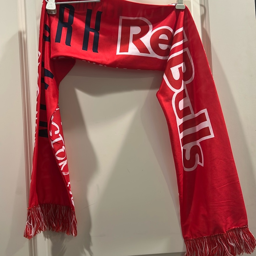 NWOT New York Red Bulls MLS double sided graphic soccer team scarf fringe hem